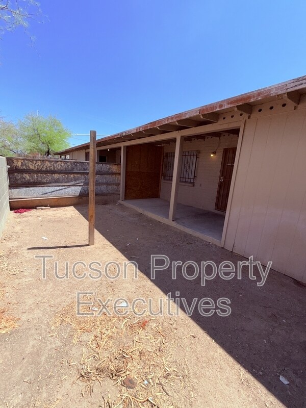 Building Photo - 5752 S Park Ave