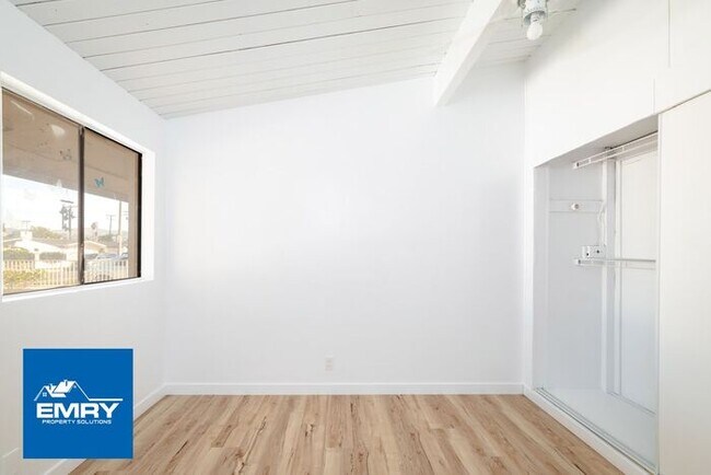 Building Photo - GREAT LOCATION 4 BEDROOM 2 BATH HOME IN WH...