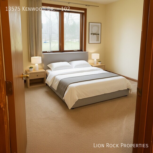 Building Photo - 13575 Kenwood Dr N