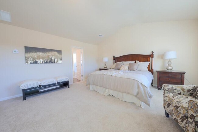 Building Photo - 5036 Vine Ln
