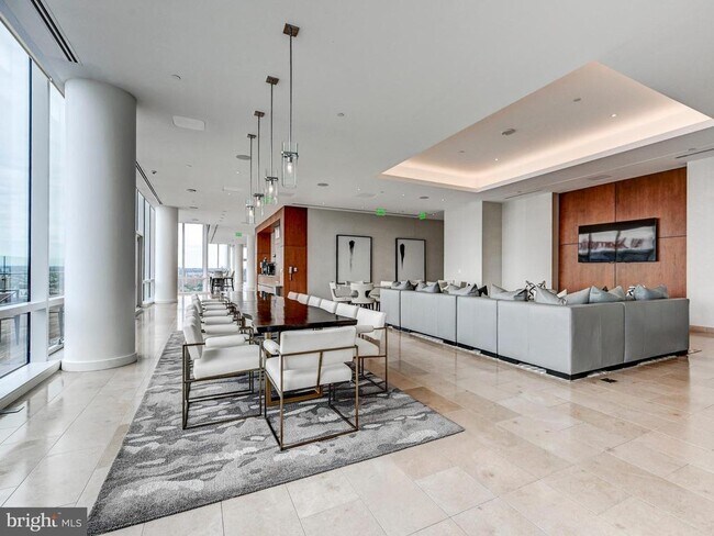 Building Photo - 300 International Drive