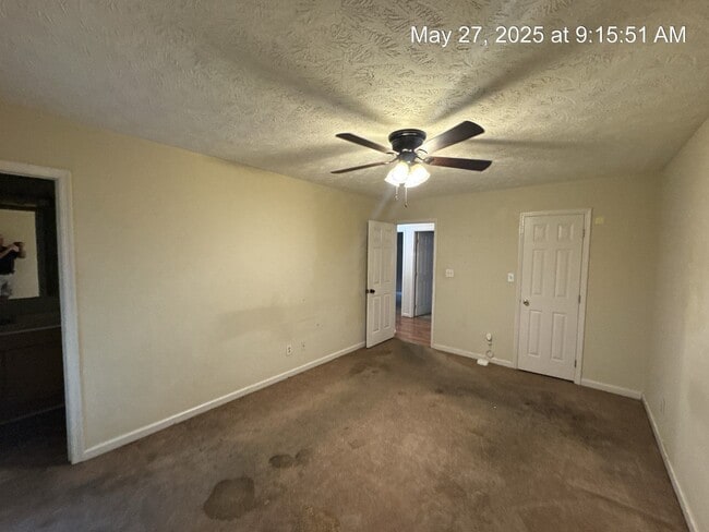 Building Photo - 1641 Veanna Dr