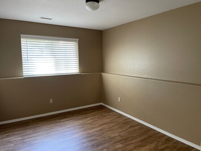 Building Photo - KU3-Osage Duplex 3