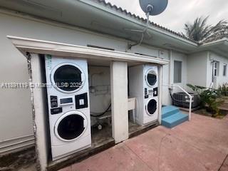 Building Photo - 2208 Bay Dr