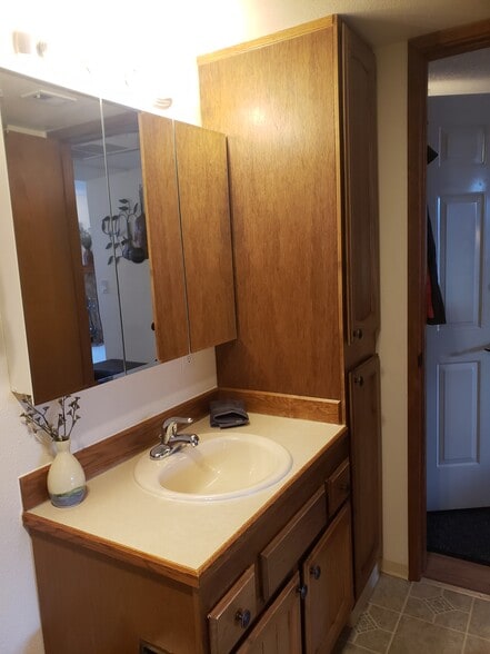 Building Photo - 9645 Independence Dr