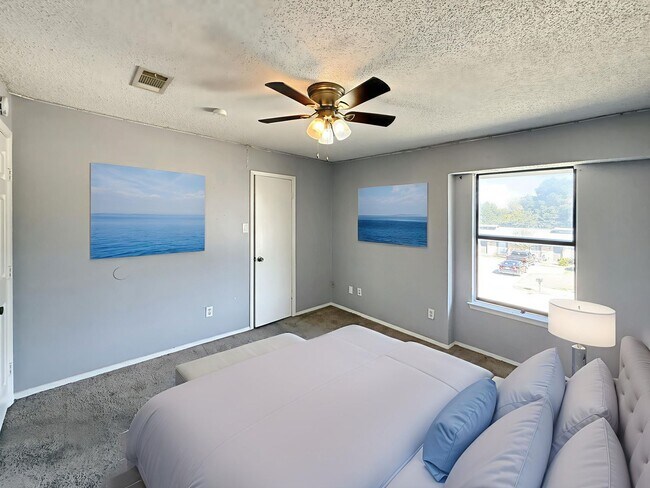 Building Photo - Charming 2-Bedroom Brick Home with Spaciou...