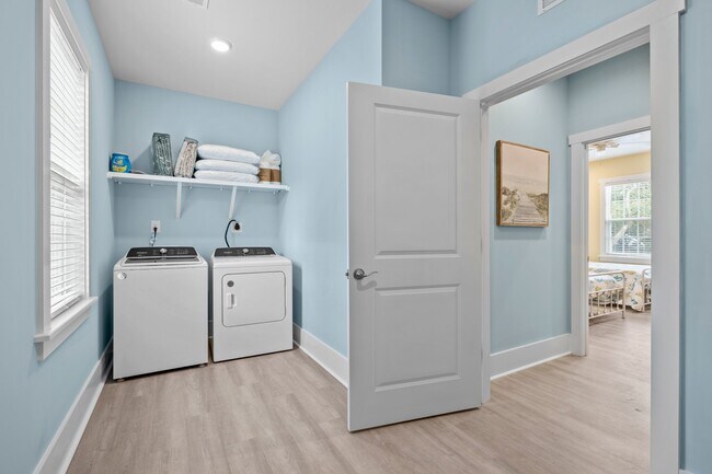 Building Photo - 5603 Sound Dr