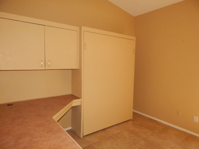 Building Photo - 3 Bedrooms 2 Bathrooms close to Sabino Canyon