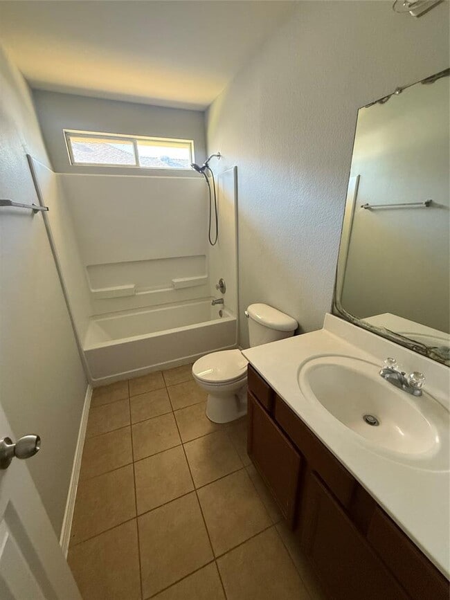 Building Photo - 214 Foxglove Dr