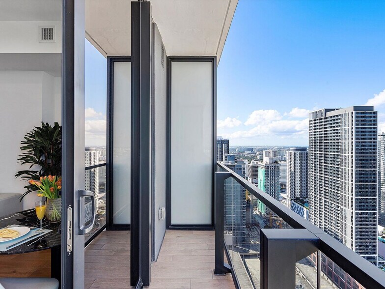 Building Photo - 398 NE 5th St