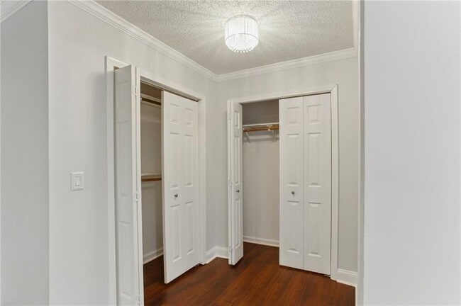 Building Photo - 2238 N River Trail