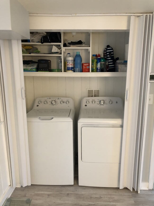 Washer/Dryer in House - 603 41st Ave S