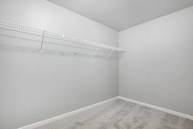 Building Photo - Spacious 4 bedroom for lease