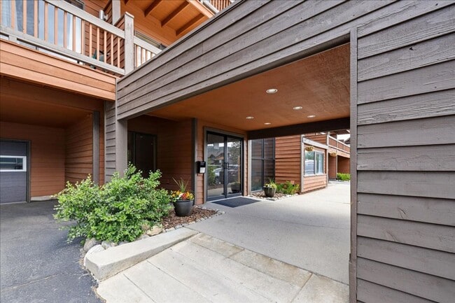 Building Photo - Winter Seasonal Rental- Cedar Lodge 218