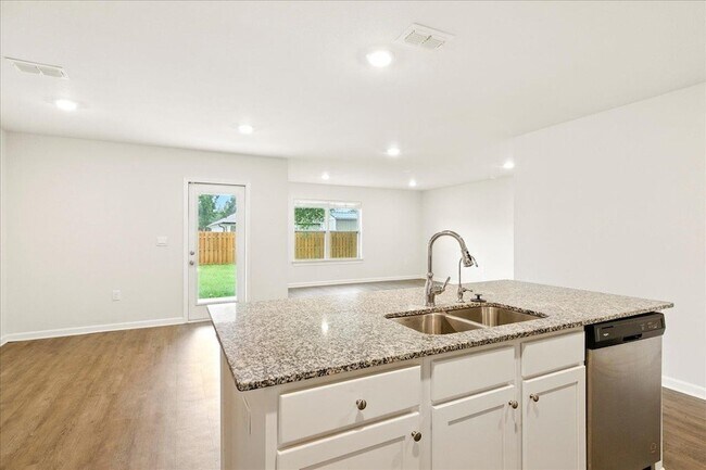 Building Photo - 18 E Sycamore Trl