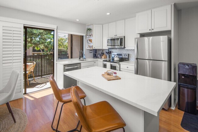 Building Photo - Gorgeous & Spacious 1 Bedroom/ 1 Bath Condo, Open Layout Concept! $2,195.00