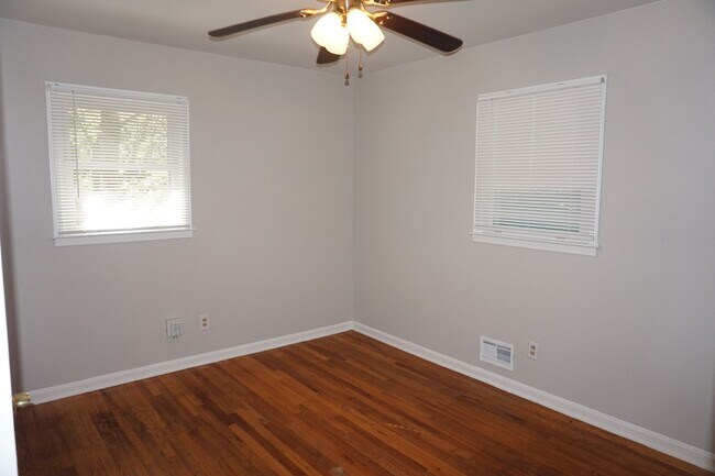 Building Photo - Spacious 5 bed 3 bath home located in Marietta