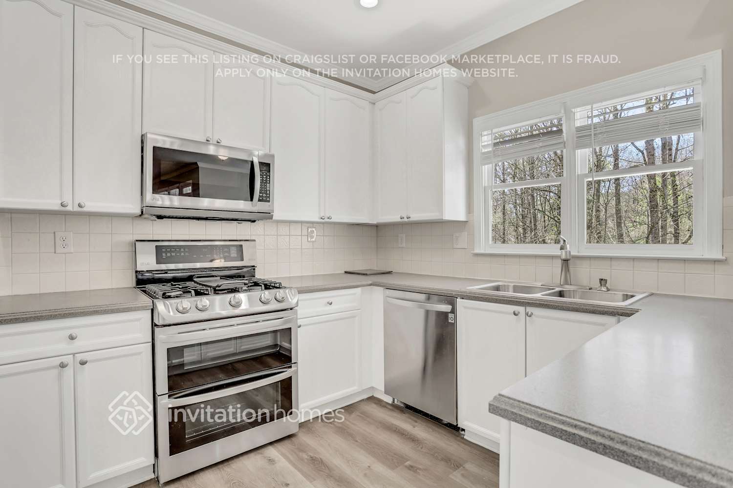 Building Photo - 4894 Day Lily Way