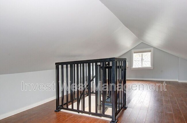 Building Photo - 2306 E 27th St