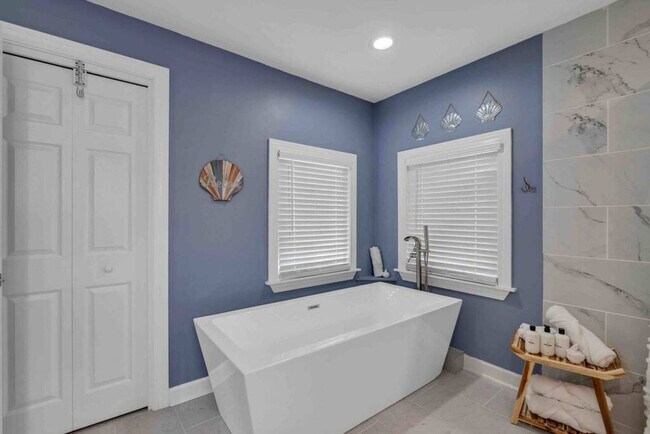 Building Photo - 61 Sunfish St