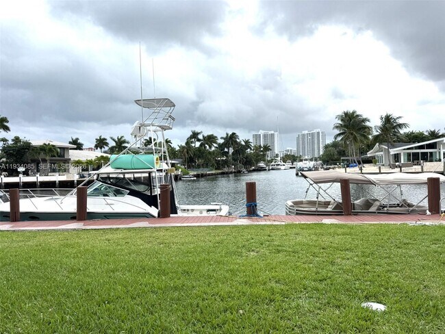 Building Photo - 301 Golden Isles Dr