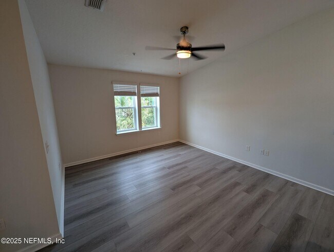 Building Photo - 1112 Golden Lake Loop