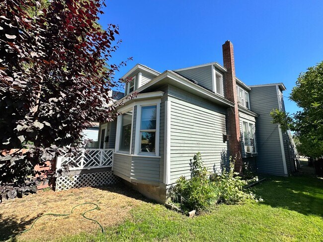 Building Photo - Remodeled Downtown Ellensburg Home