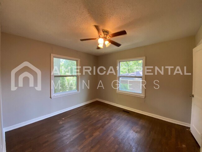 Building Photo - Home for rent in Midfield!