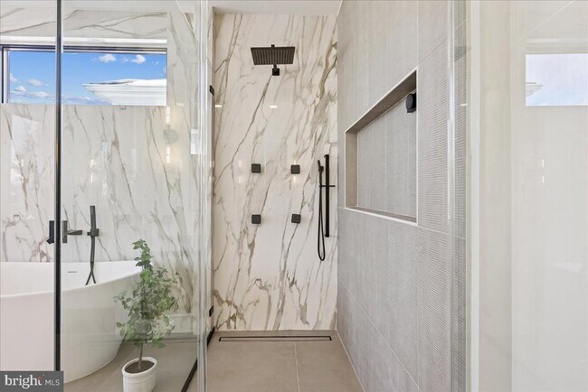 Building Photo - 4428 Albemarle St NW