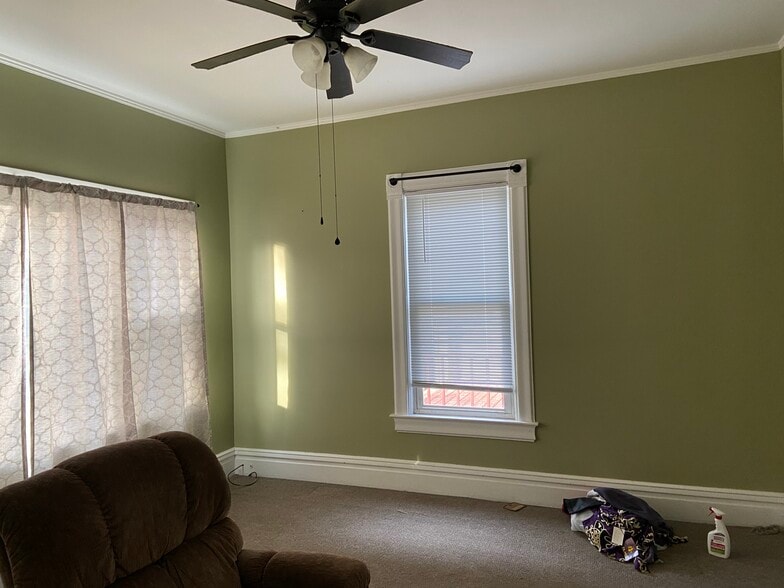 Building Photo - 1603 W Ayres Ave