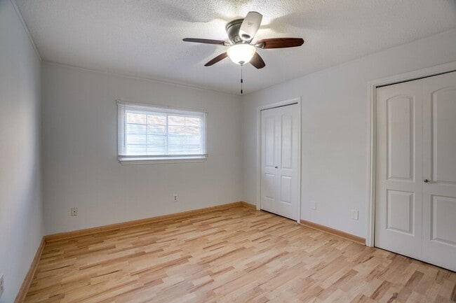 Building Photo - 5722 Shreveport Dr