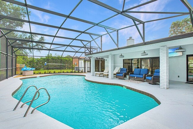 Building Photo - Beautifully Updated 3/2 Pool Home with Large Backyard in Lake Ajay (Gated Community)