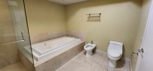 Building Photo - 218 SE 14th St