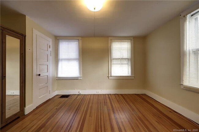 Building Photo - 473 Amity Rd