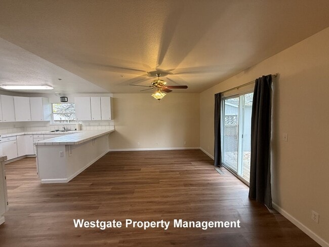 Building Photo - 821 B St