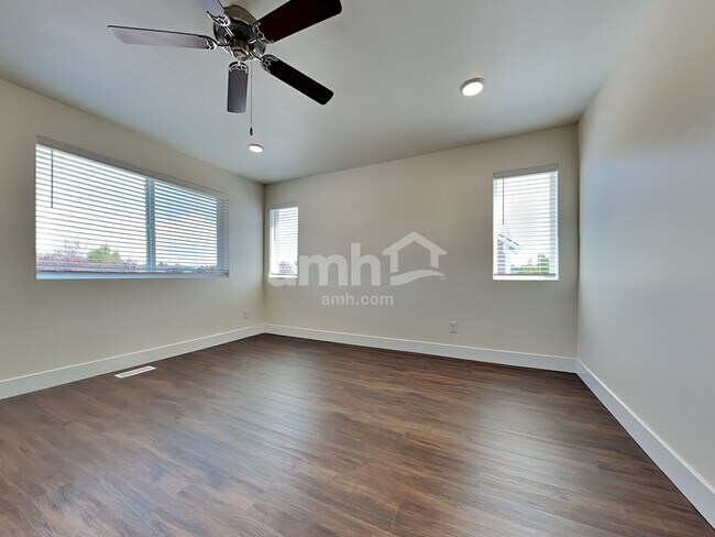 Building Photo - 17613 26th Ave Ct E