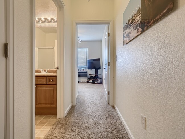 Building Photo - 9538 W San Juan Cir