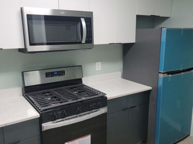 Building Photo - 190 Dwight St