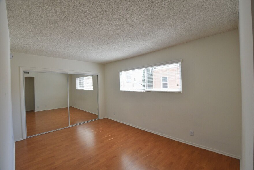 Building Photo - 5036 Coldwater Canyon Ave