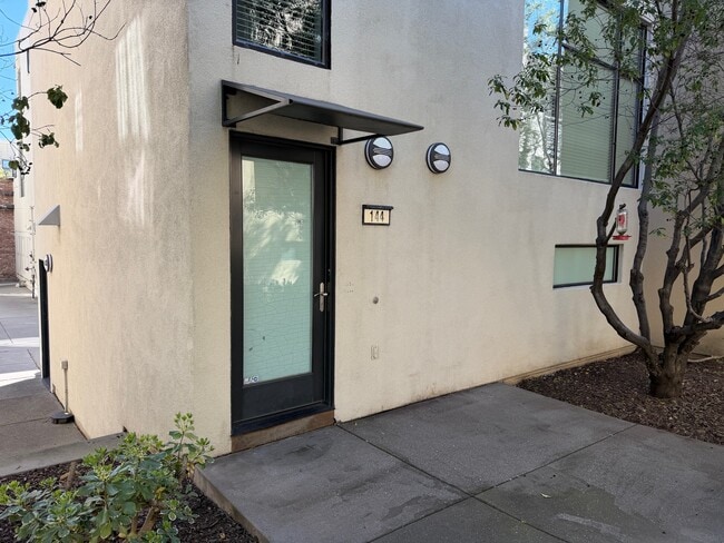 Building Photo - 144 City Limits Cir