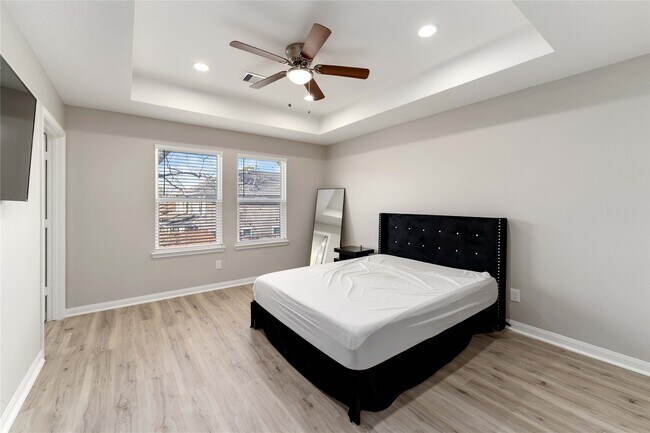 Building Photo - 9711 Beckley St