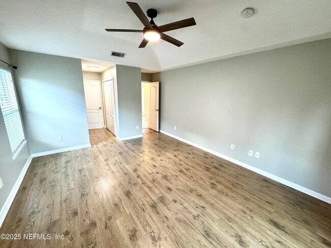 Building Photo - 12850 Chets Creek Dr N