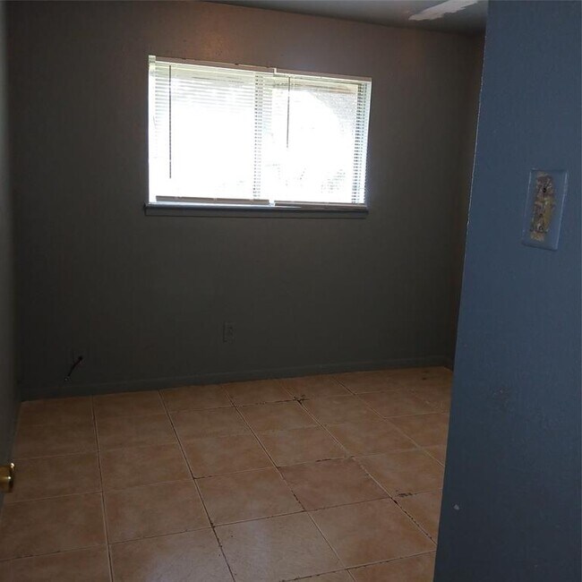 Building Photo - 11239 Spottswood Dr