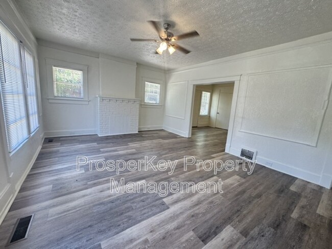 Building Photo - 2309 Willard St