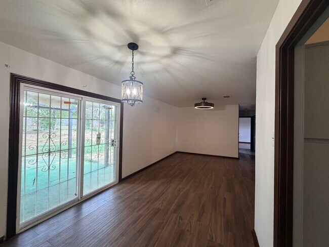 Building Photo - 699 Banyan Ct