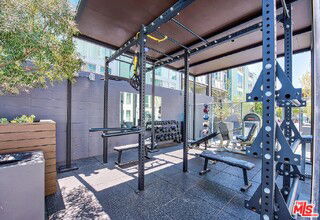 Building Photo - 4133 Redwood Ave