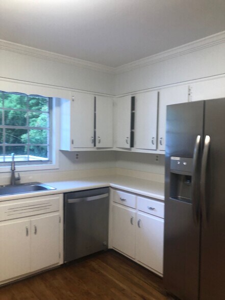 Building Photo - 1526 Rainier Falls Dr NE