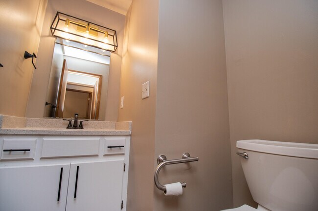 Building Photo - 1055 S Imperial Dr