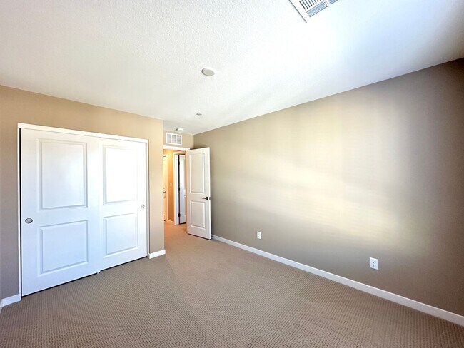 Building Photo - Inspirada Town Center