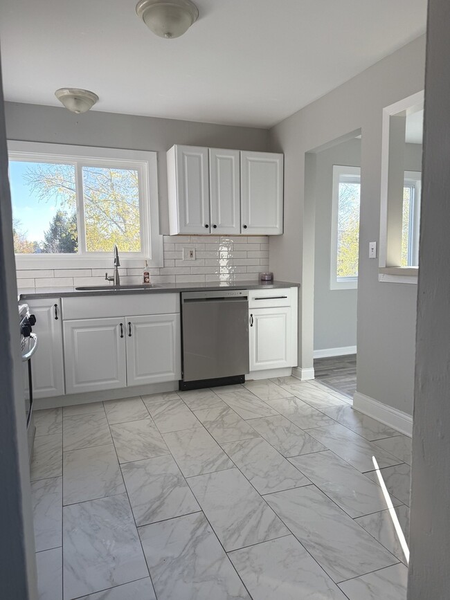 Building Photo - 651 Chesapeake Dr